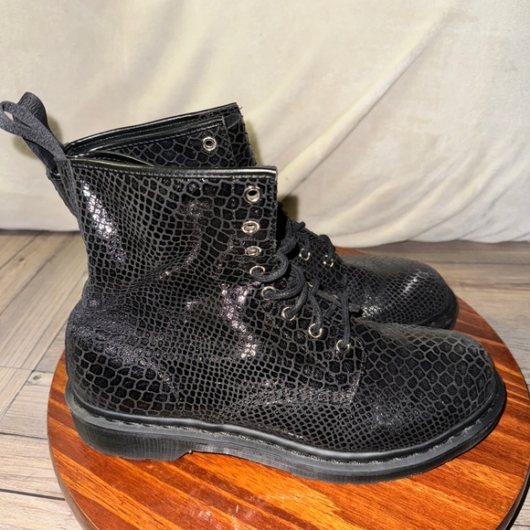 Dr. Martens 1460W Hi Shine Snake Combat Boots in Black - Women’s Size 11 - Picture 6 of 10